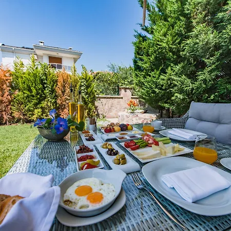 Elia Cunda By Ortunc מלון